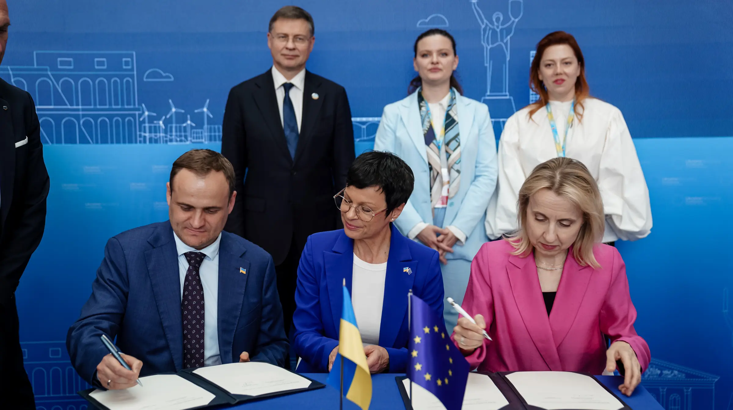 ЄІБ виділить понад 130 млн євро на відновлення транспортної інфраструктури України
