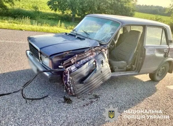 На Київщині вантажівка на смерть збила жінку, яка штовхала свою автівку