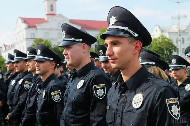 Під Києвом чоловік кинув гранату у поліцейських: є поранені (фото)