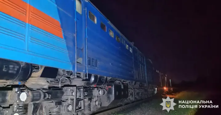 Смертельна аварія на залізничній колії: на Буковині локомотив збив 40-річного чоловіка