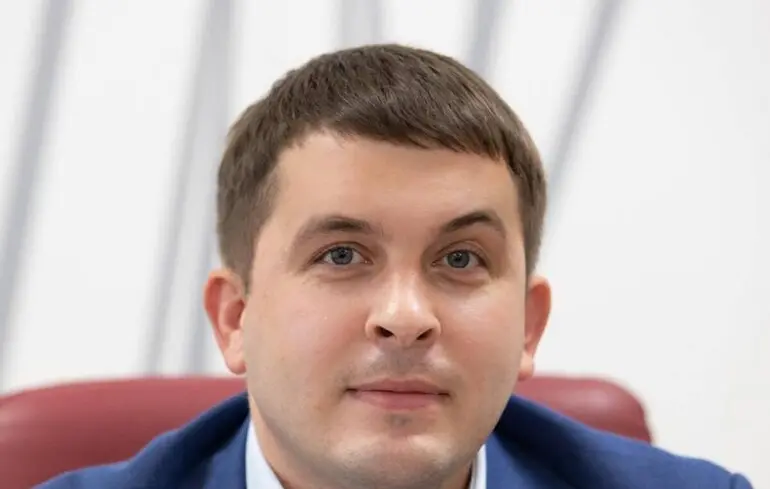 Повідомлено про підозру керівнику апарату КМДА, який під виглядом відряджень їздив до Іспанії та Італії