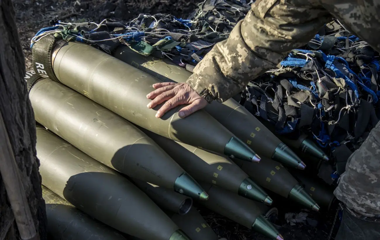 Розкрали мільйони на боєприпасах для України: у Словаччині затримали вісьмох чиновників