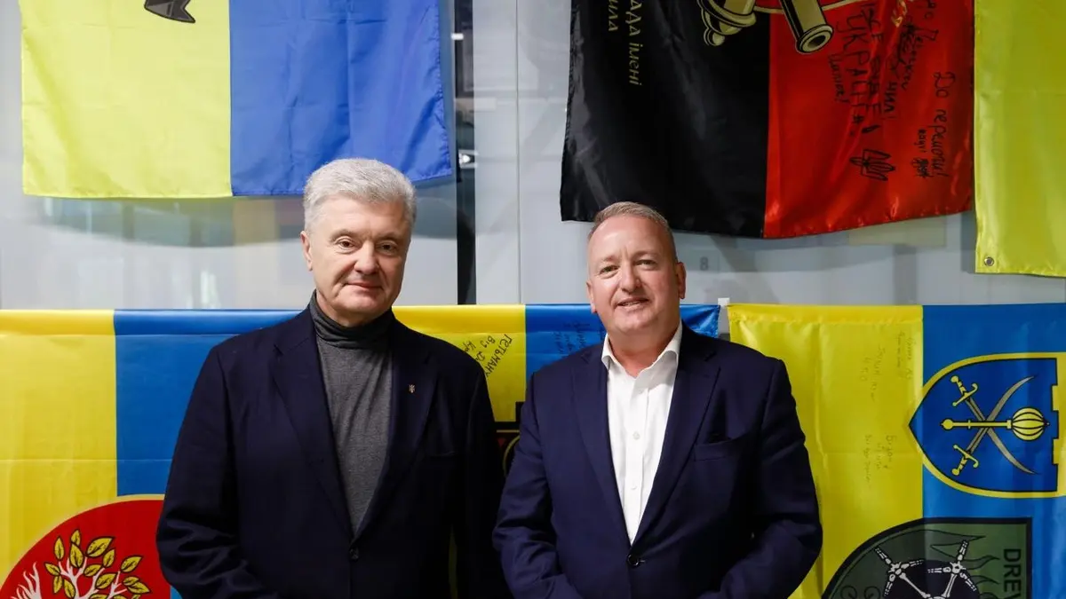 Порошенко обговорив з віцепрезидентом ПА ОБСЄ Прітчардом посилення тиску на РФ задля припинення вогню