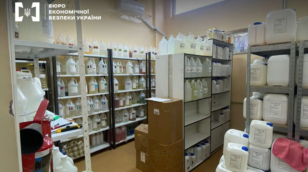 Правоохоронці ліквідували підпільне виробництво рідин для електронок: вилучено товару на 1,2 мільярдів