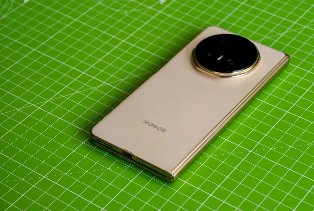 Honor випускає найтонший у світі складаний смартфон
