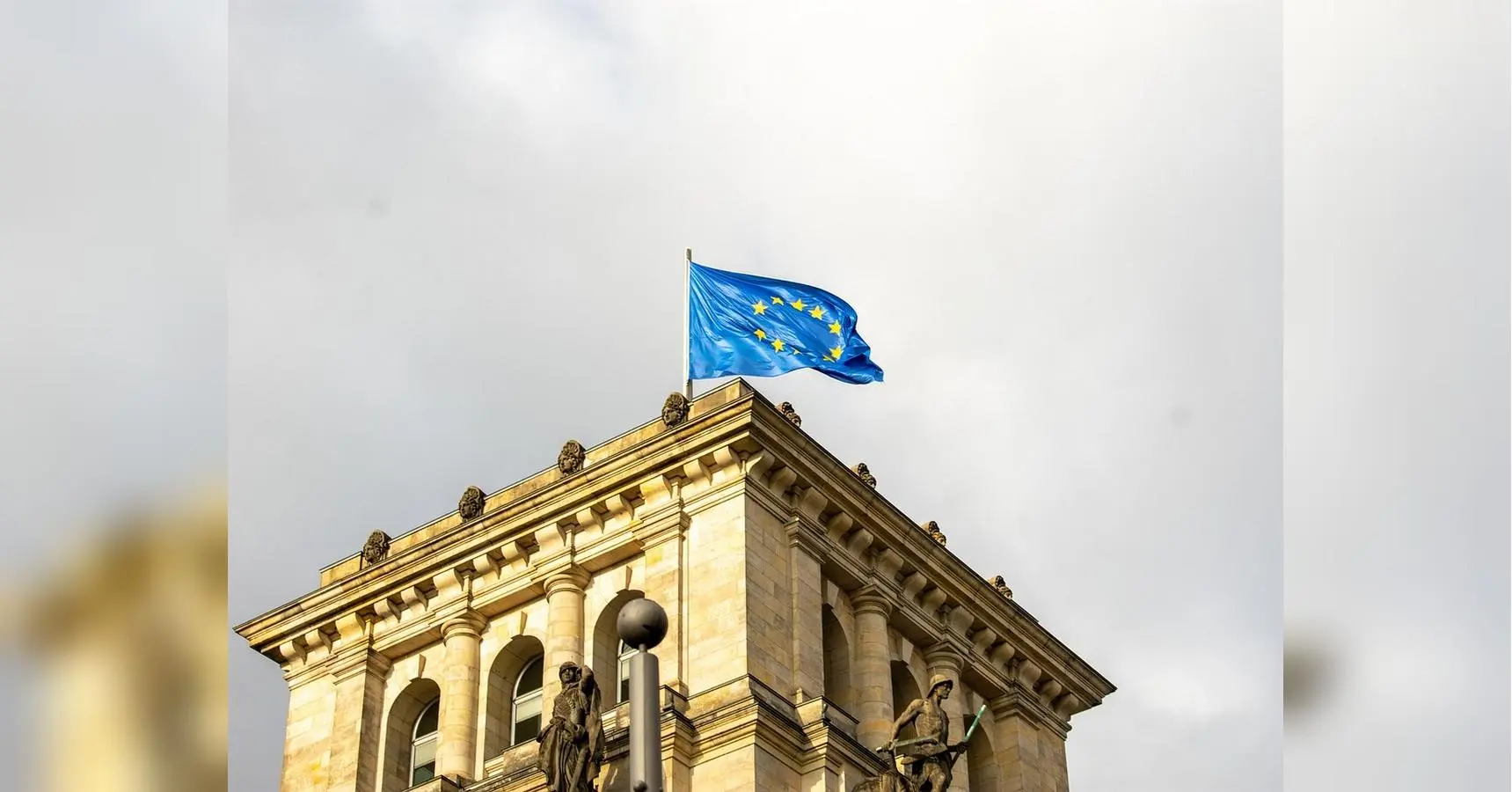 Важкий вибір: ЄС ухвалив остаточне рішення щодо українських біженців і пропонує їм визначитися