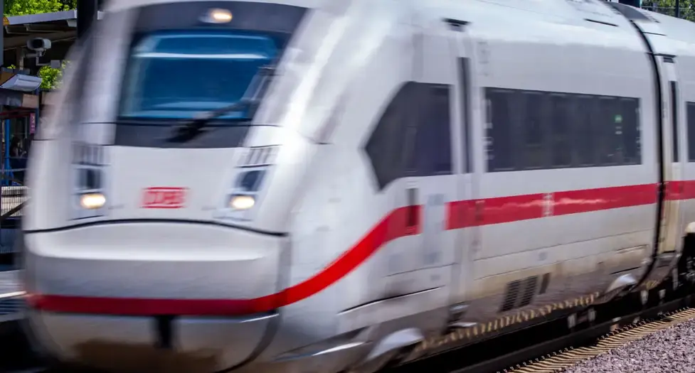 В Австрії на 6 годин застряг у тунелі німецький швидкісний потяг