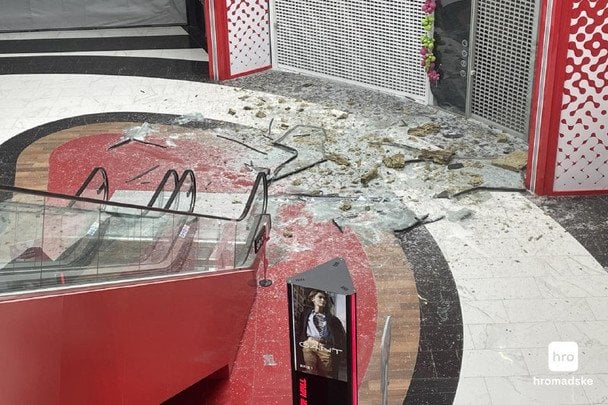 У Києві від російської атаки постраждав ТРЦ "Блокбастер Молл": який вигляд він має
