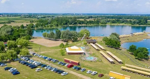 Де покупатися влітку 2025 на Закарпатті: басейни та озера