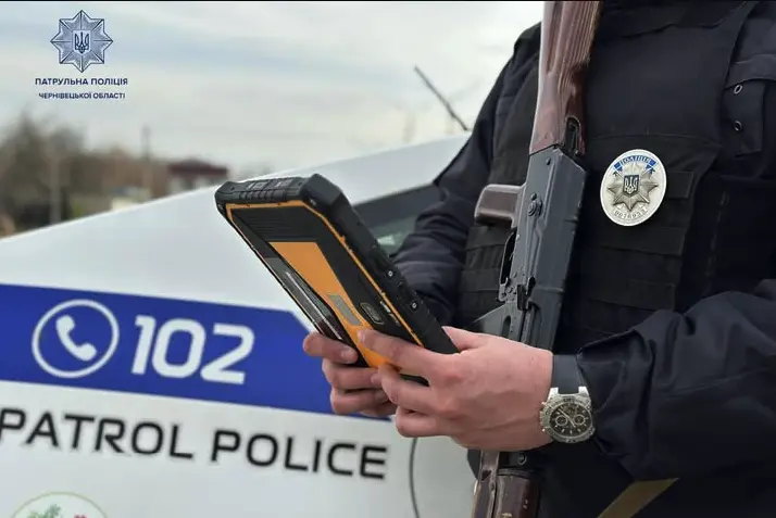 У Чернівцях пенсіонера підозрюють у крадіжці мобільного телефону