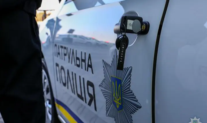 На Буковині п’яний 19-річний водій намагався відкупитись від поліцейських