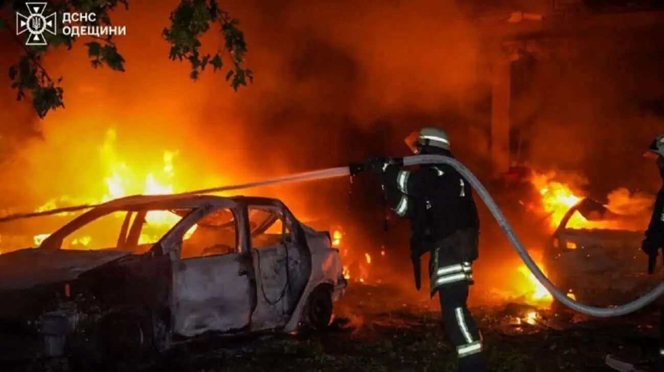 Рятувальники показали наслідки атаки ворожих БпЛА на Одесу