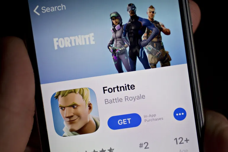 Fortnite повертається на iOS та очолює чарти App Store