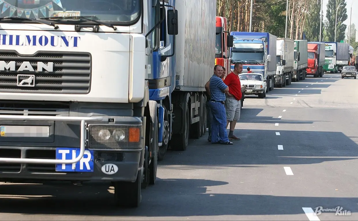 У Києві через спеку обмежують рух великовагового транспорту