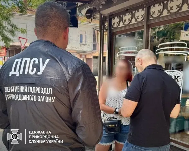 Сексуальне рабство за кордоном: жінка вербувала українок для роботи повіями у готелях — фото