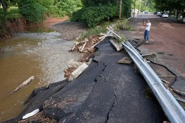 Метро та вулиці Нью-Йорка опинилися під водою: що сталося