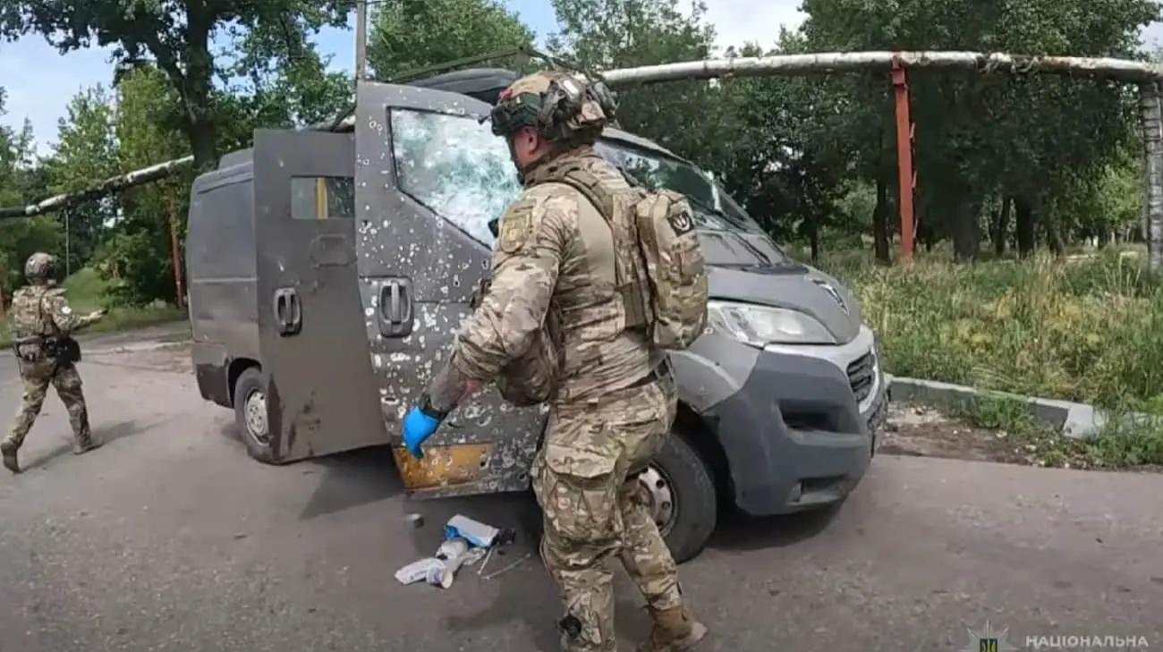 Росіяни атакували у Покровську машину евакуації, в якій важкопоранений стікав кров'ю