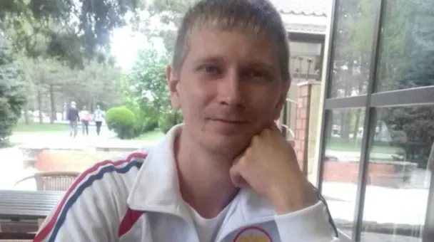 Лікар-кат: журналісти викрили чоловіка, який знущався з українських полонених у російській колонії
