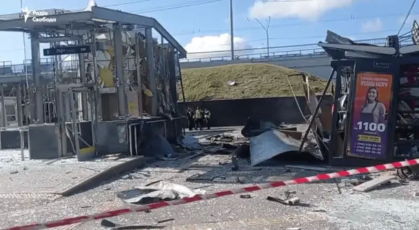 Наслідки ворожого удару біля метро "Святошин" у Києві: з’явилося відео