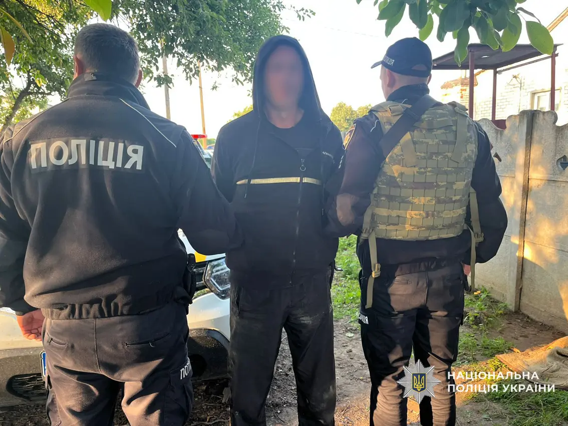 В Черниговской области мужчина угрожал полицейским гранатой и пистолетом – фото
