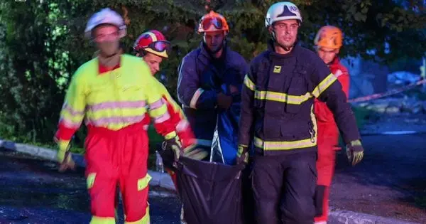 У Луцьку під завалами зруйнованого росіянами будинку знайшли тіло дівчини