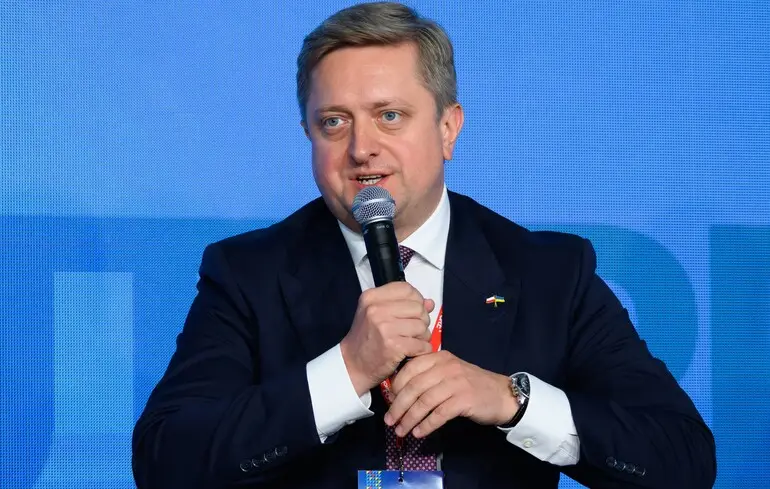 Сім з десяти українців в Чехії мають роботу – посол Зварич