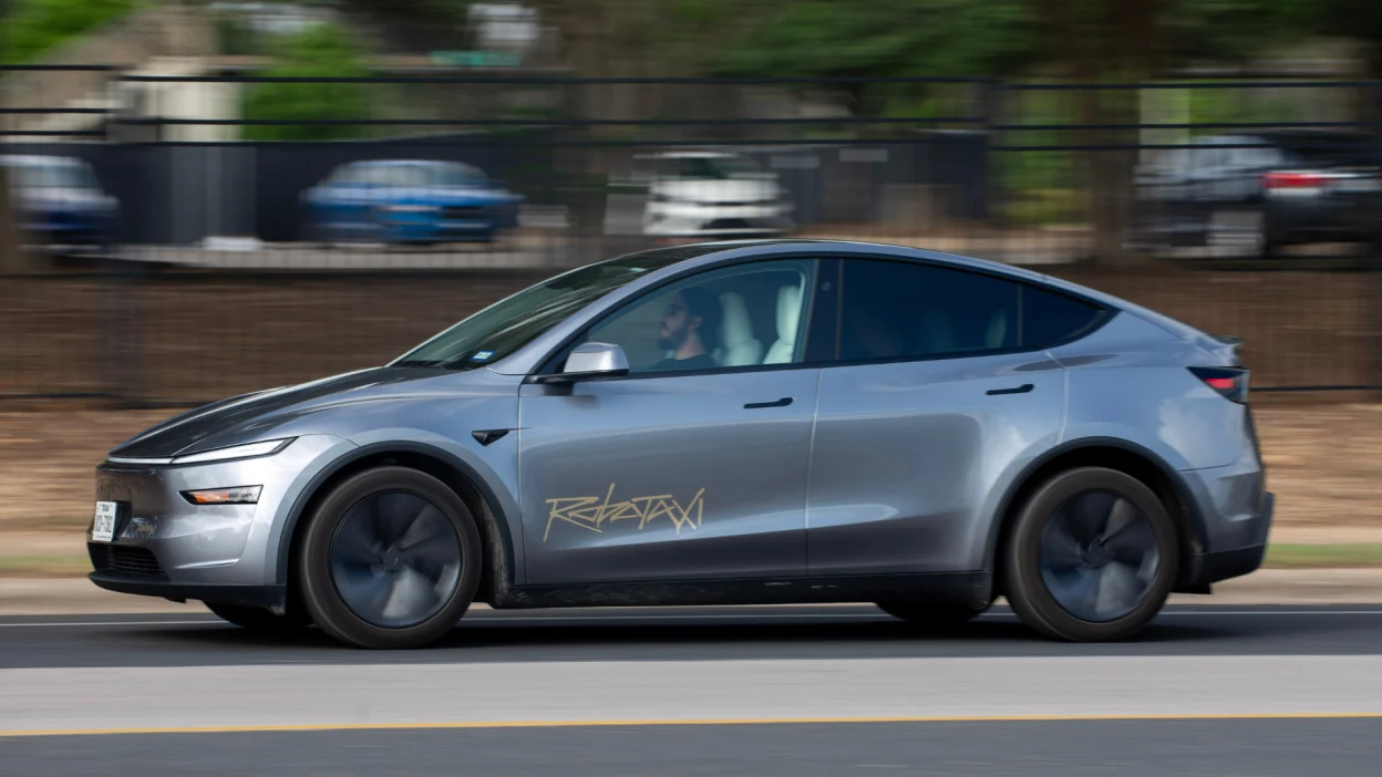 Tesla вперше доставила авто без водія — електромобіль сам приїхав до власника