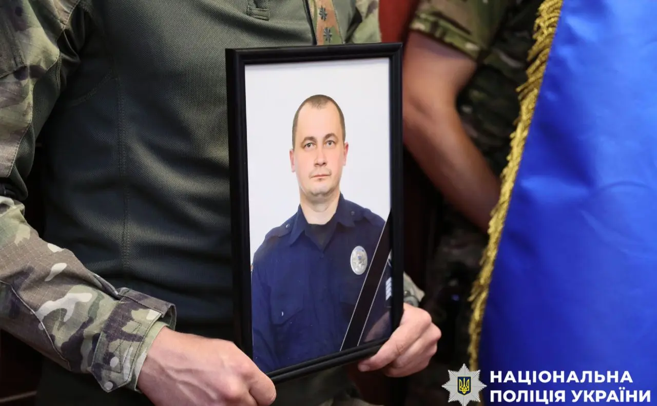 Назавжди в строю: попрощалися з київським поліцейським Миколою Гришковим, який загинув на Донеччині