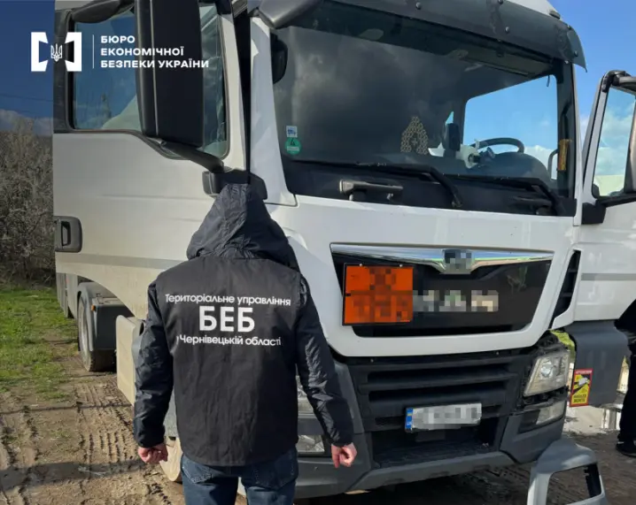Чернівецькі детективи БЕБ викрили схему несплати 4,6 млн грн податків