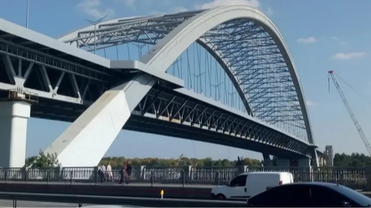 Компанія Шкіля отримає мільярд на добудову Подільського мосту