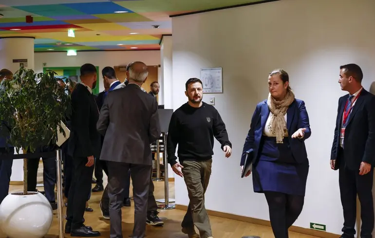 Записи із закритої зустрічі Зеленського: Єврокомісія звільнила перекладачку через підозру у шпигунстві