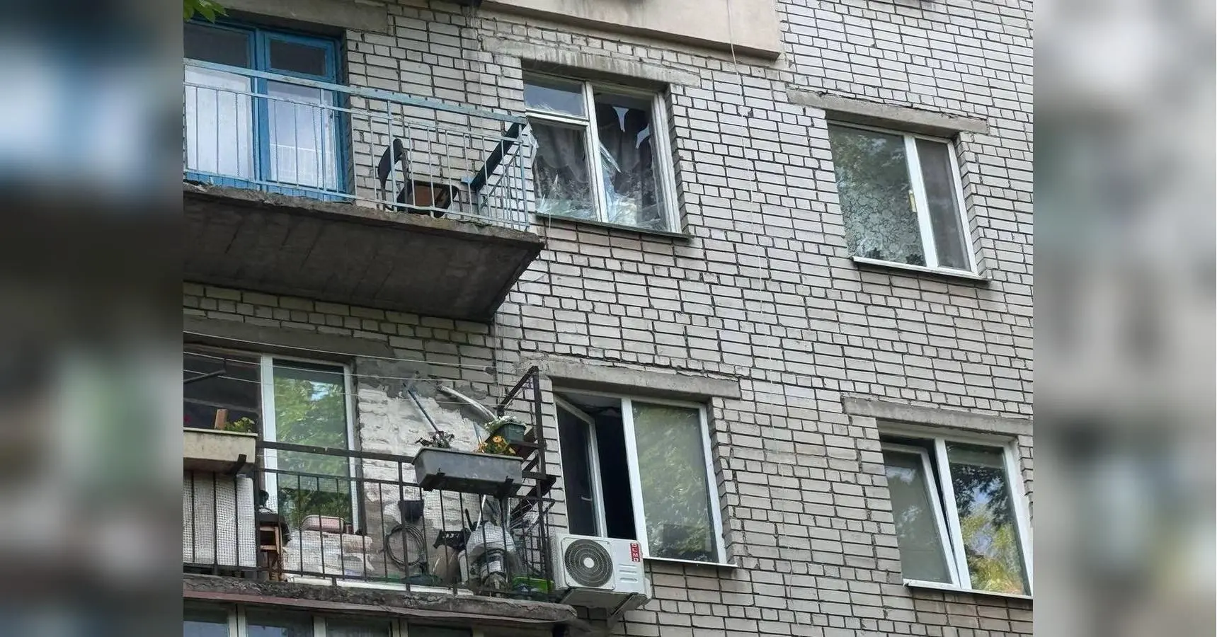 Багатоповерхівки пошкоджено у Дніпрі та Павлограді внаслідок нічної атаки безпілотників (фото)