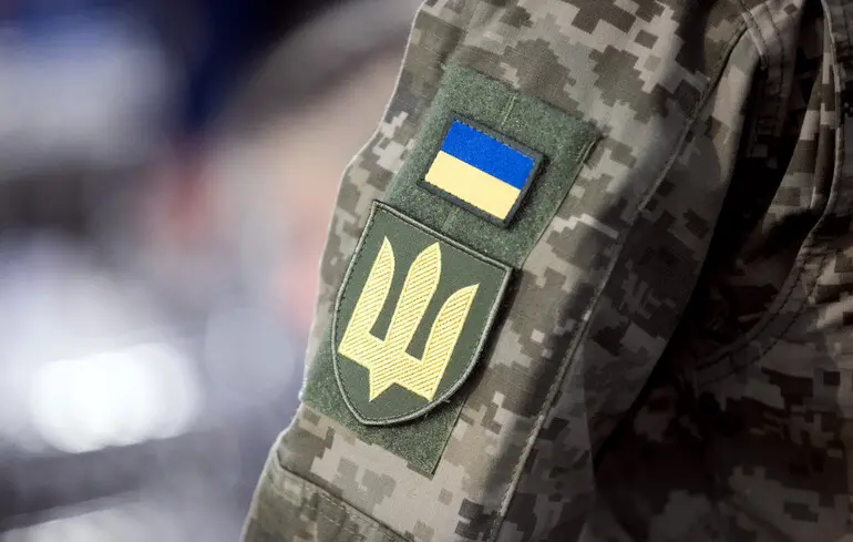 На Харківщині невідомий предмет вибухнув біля авто працівника ТЦК: військовослужбовцю ампутували кисть руки