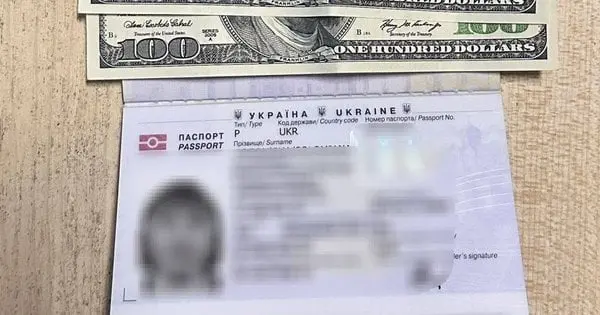 Правоохоронці затримали закарпатку, яка за $500 хабаря намагалася вивезти зятя в Угорщину