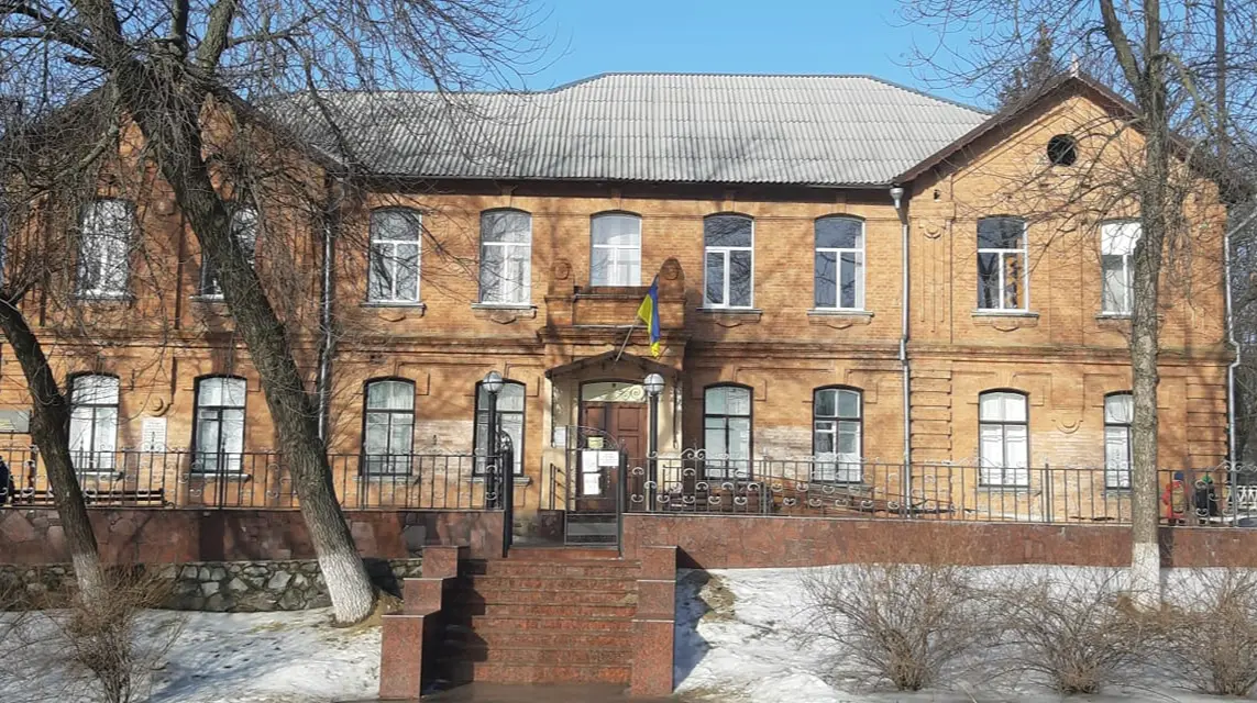 Суд встановив, що три роки гарантії якості реконструкції будівлі замало: треба не менше 10