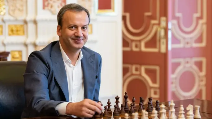 Президент ФІДЕ потиснув руку військовослужбовцю "ДНР"