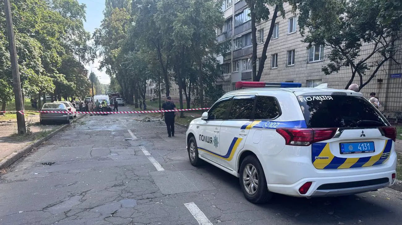 У Києві підозрюваний у злочині підірвав квартиру: поранено поліцейського 