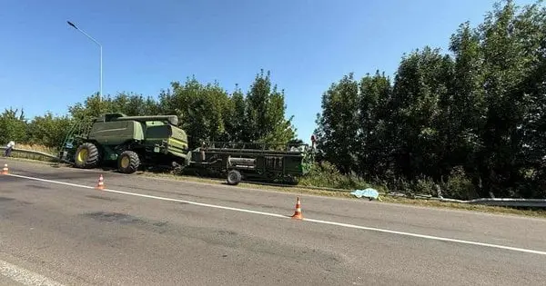 На трасі Львів – Луцьк комбайн на смерть збив велосипедистку