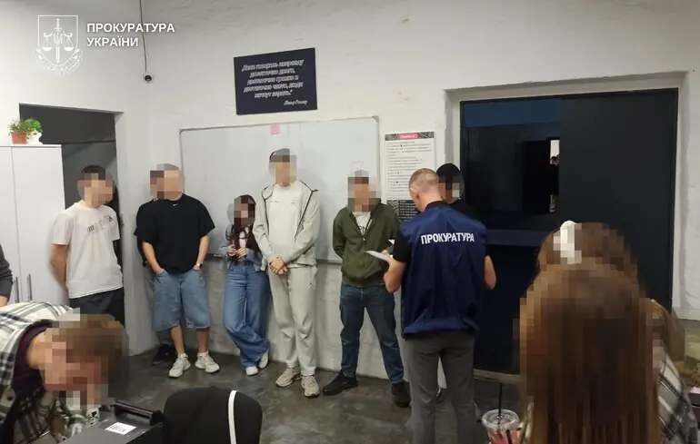 У Дніпрі правоохоронці ліквідували 11 шахрайських кол-центрів