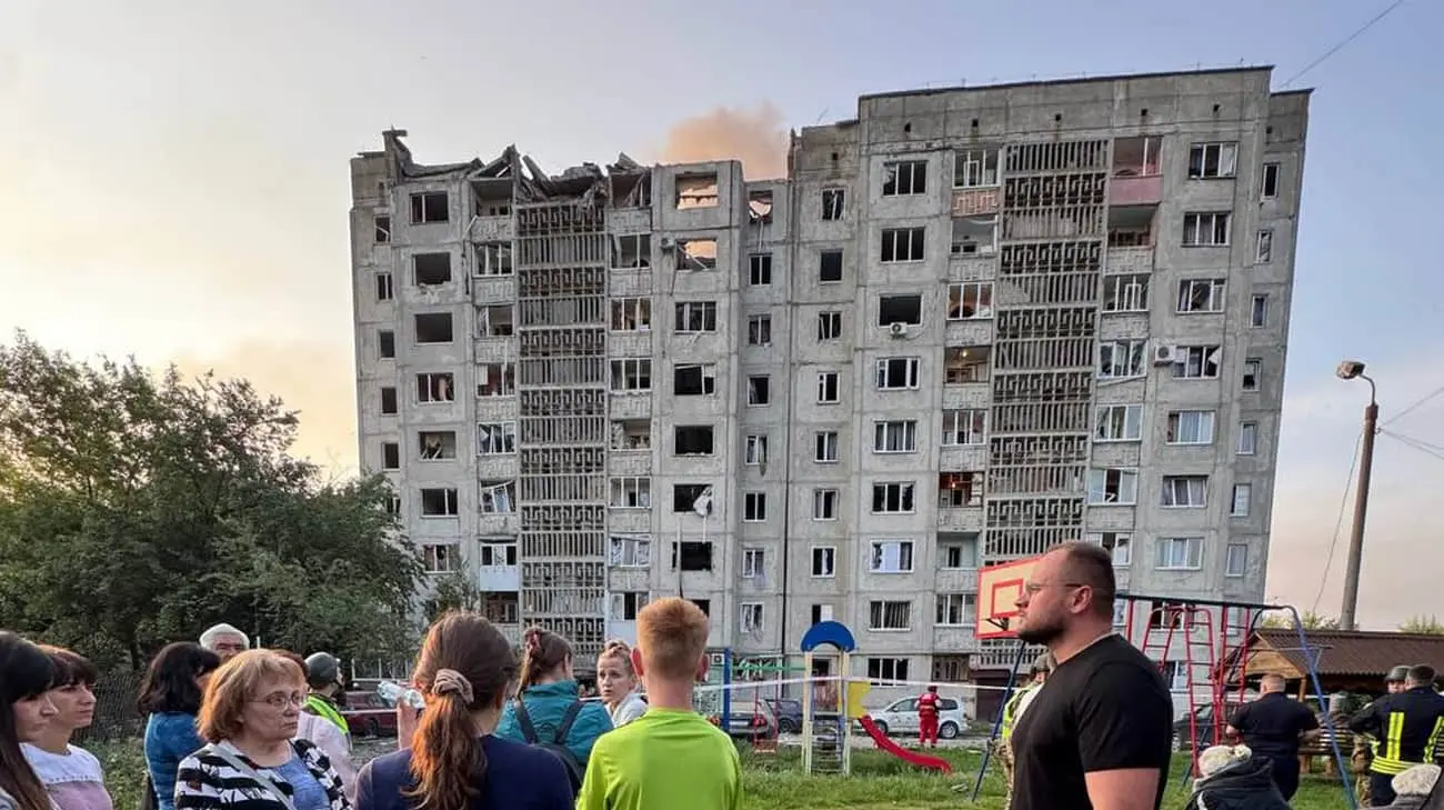 Ракетно-дронова атака на Луцьк: є влучання в житловий будинок, п’ятеро поранених