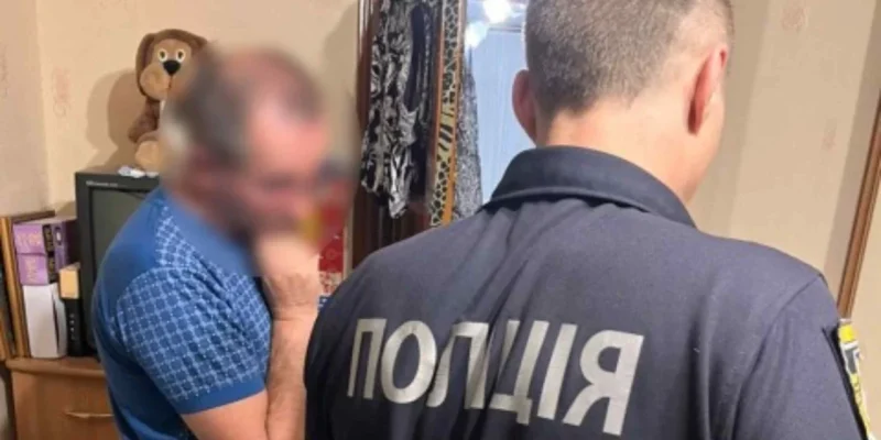 Поліцейські Могилів-Подільського затримали киянина, який зберігав дитячу порнографію