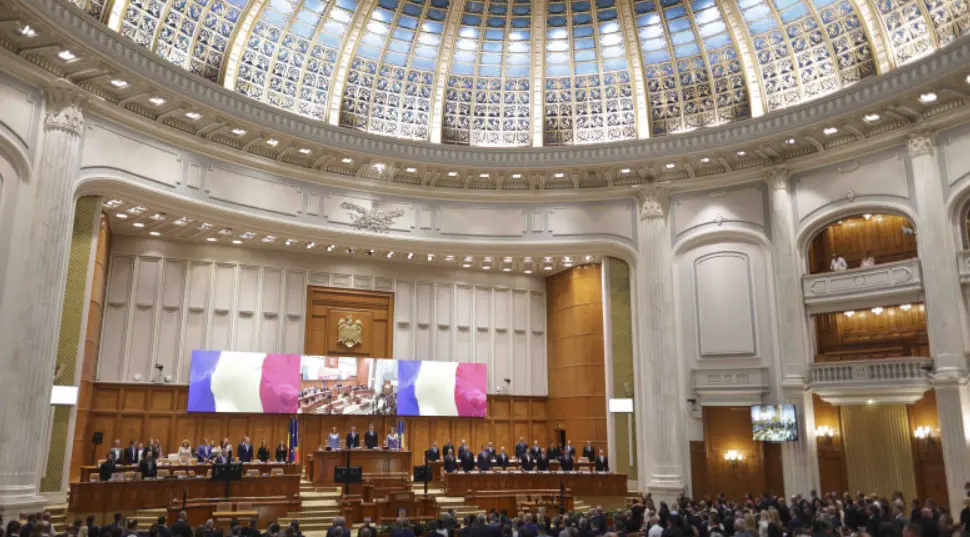 Румунські ультраправі внесли до парламенту одразу 4 вотуми недовіри уряду