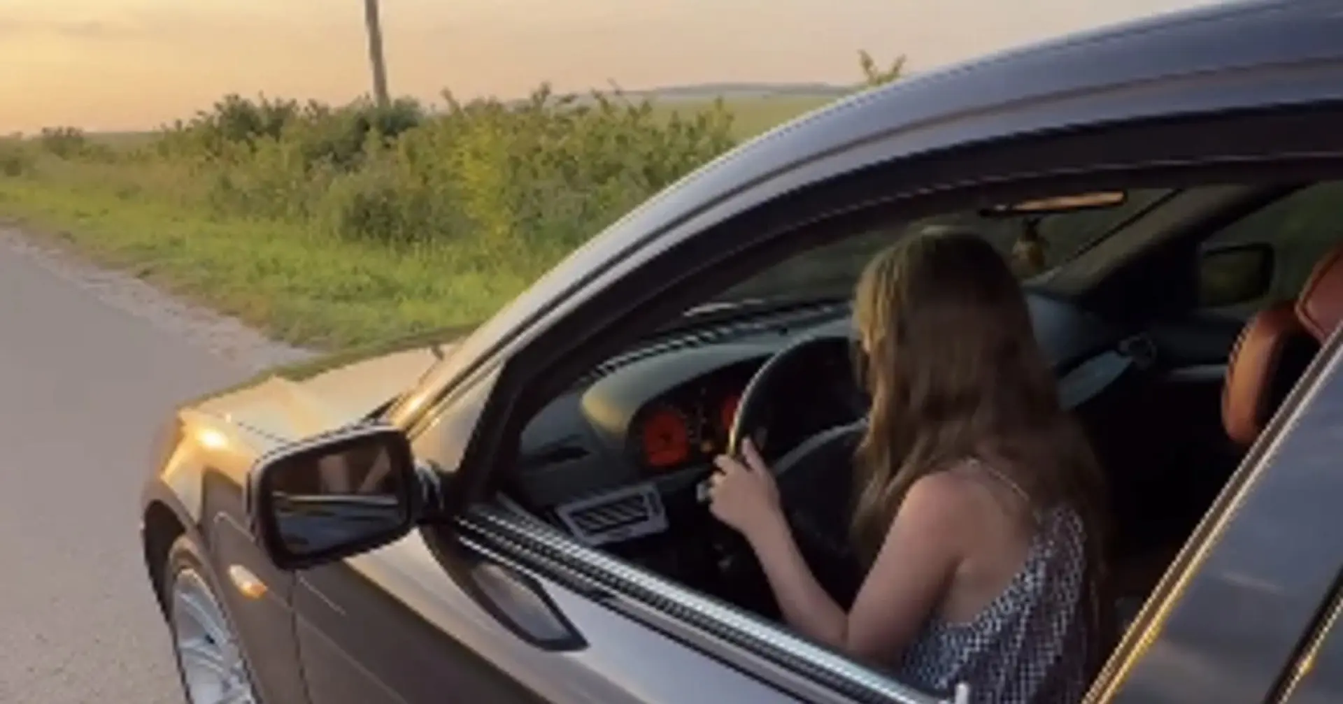 "Соня вже на BMW": на Львівщині судили батька, який вдруге посадив малолітню доньку за кермо