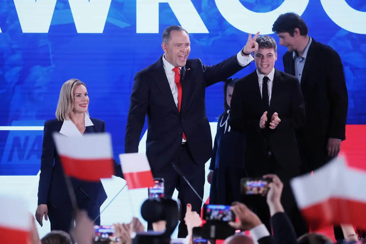 На виборах у Польщі перемагає Навроцький