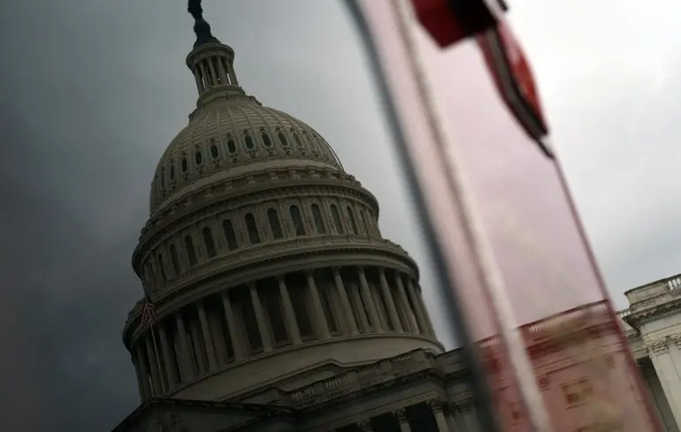 Суперечливий податковий законопроєкт Трампа подолав першу перешкоду в Сенаті США: що далі