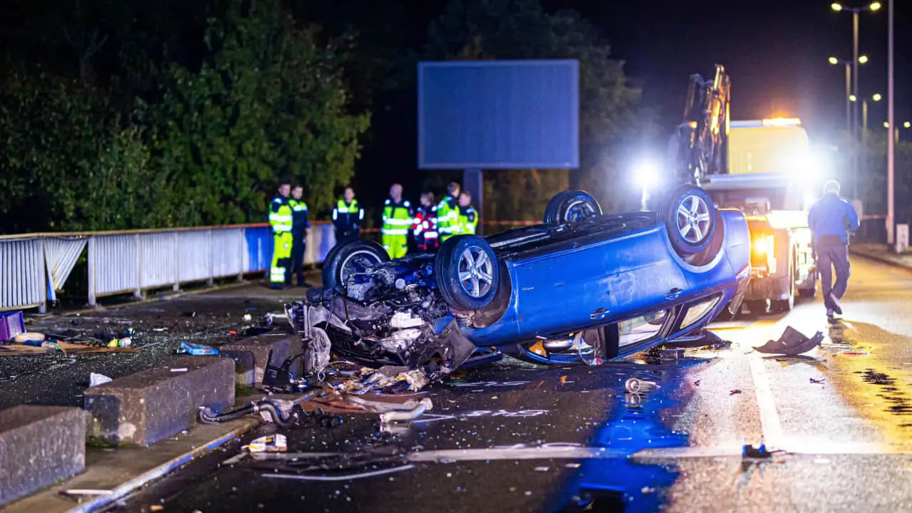 У Німеччині затримки потягів через пожежу на станції та автомобіль, який врізався в міст