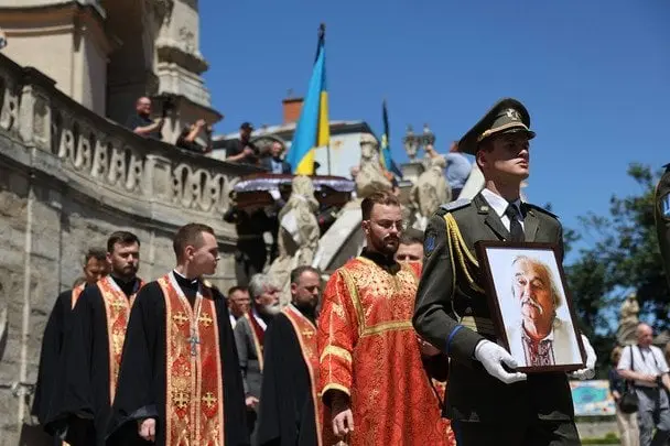 У Львові попрощались із дисидентом Ігорем Калинцем: фото, відео