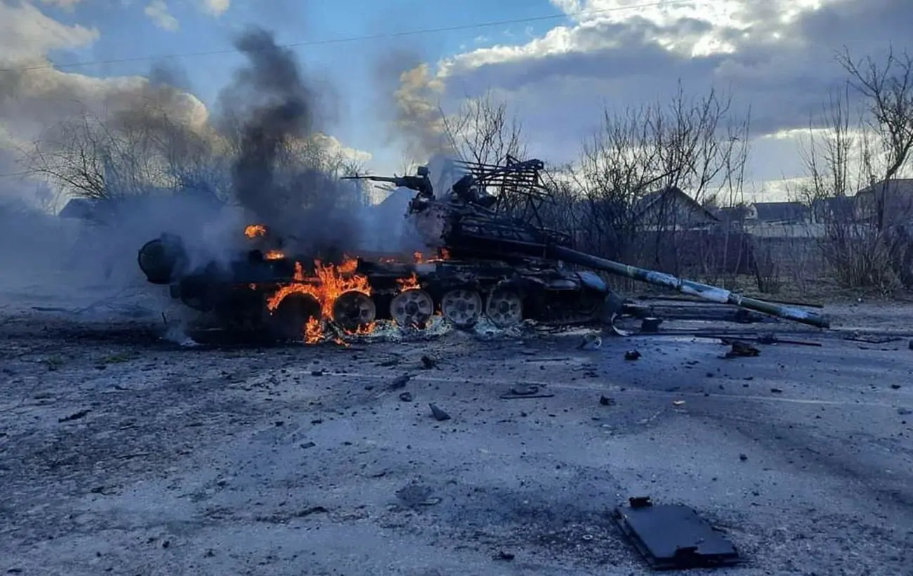 Масштабна втрата для РФ: ЗСУ вразили локомотив із колоною ворожої техніки