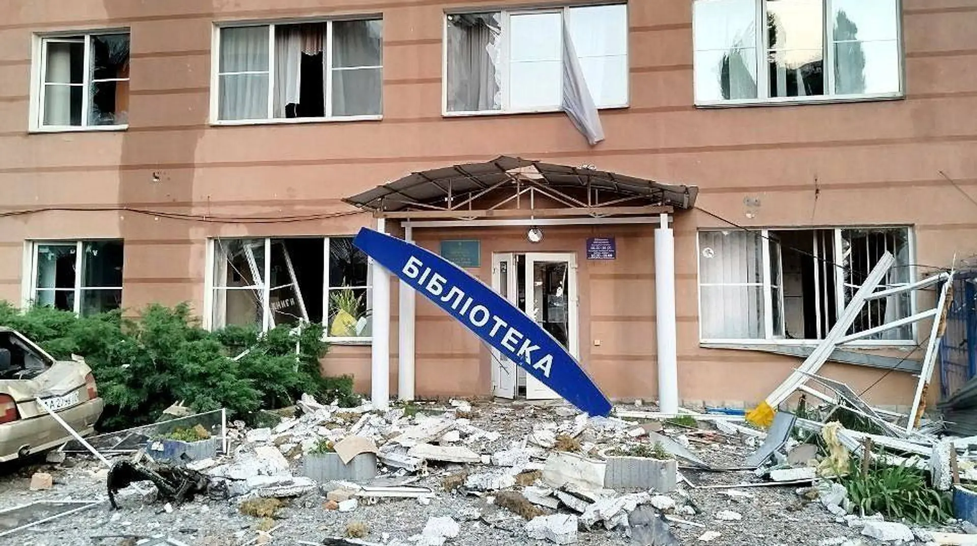 Бібліотека імені Сковороди у Києві постраждала від нічного обстрілу
