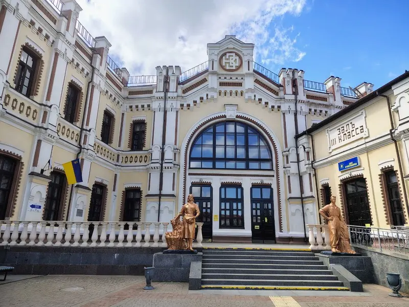 «Корабель, що пливе у залізну гавань»: що спільне з Ейфелевою вежею має козятинський вокзал